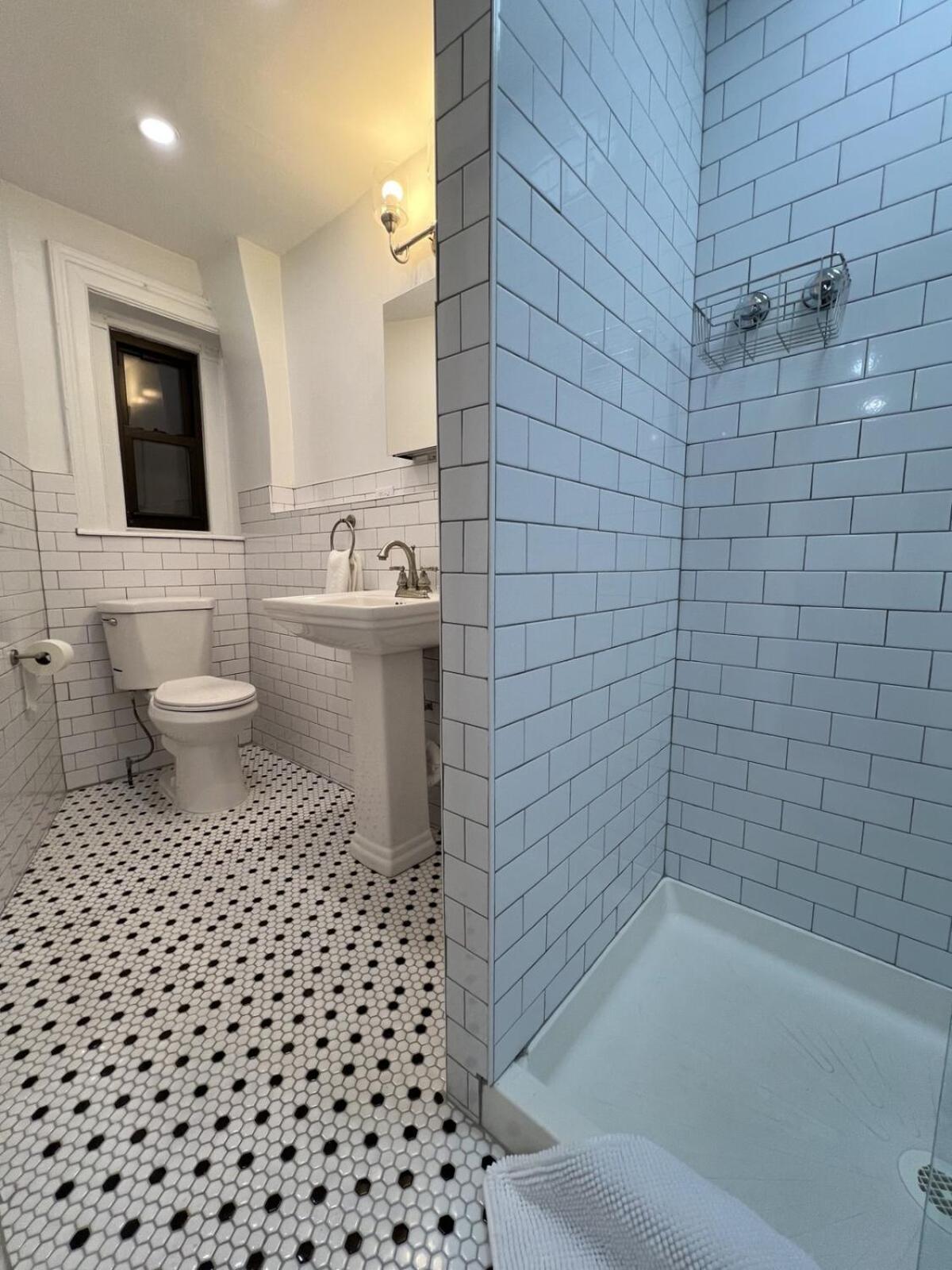 Share Historic Brownstone With The Host! Nova York